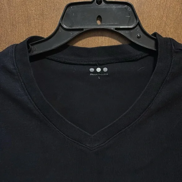 Three Dots V-Neck Tee, sz. large - Picture 2 of 4